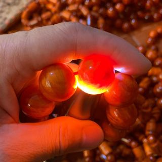 Vòng gỗ huyết long thấu quang giá tại xưởng