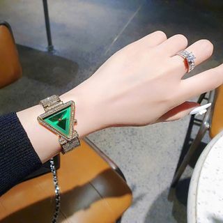 SALE BỎ MẪU ĐỒNG HỒ NỮ THỜI TRANG GUEZZ MẶT TAM GIÁC DÂY HỘT