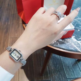 ĐỒNG HỒ NỮ CAO CẤP SANG TRỌNG RODAL DÂY PHA LÊ BÔNG HOA BẠC