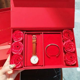 SET ĐỒNG HỒ CAO CẤP DANIEL W DA TRÒN VÀ VÒNG TAY HỘP HOA ĐỎ