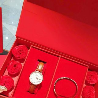SET ĐỒNG HỒ CAO CẤP DANIEL W DA TRÒN VÀ VÒNG TAY HỘP HOA ĐỎ