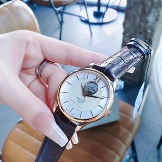 ĐỒNG HỒ NAM CƠ SIÊU CẤP THUỴ SỸ TISỚT DÂY DA KÍNH SAPHIRE LỘ MÁY MẶT TRẮNG VIỀN ĐỒNG
