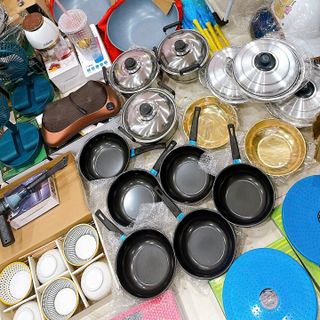 ĐỒ GIA DỤNG Lô 100 gia dụng các loại như hình. hàng to là chính , nồi niêu son chảo  ( freeship toàn quốc )