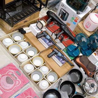 ĐỒ GIA DỤNG Lô 100 gia dụng các loại như hình. hàng to là chính , nồi niêu son chảo  ( freeship toàn quốc )