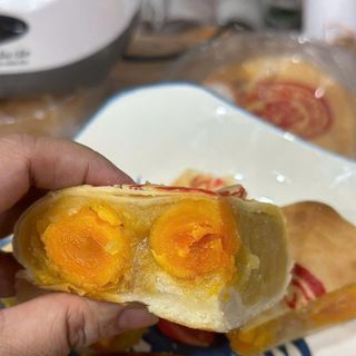BÁNH PÍA ĐẬU XANH SẦU RIÊNG 8 TRỨNG - HƯƠNG VỊ "GÂY NGHIỆN" 600G - WINNIE HOUSE