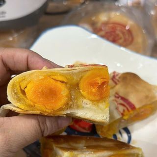 BÁNH PÍA ĐẬU XANH SẦU RIÊNG 8 TRỨNG - HƯƠNG VỊ "GÂY NGHIỆN" 600G - WINNIE HOUSE