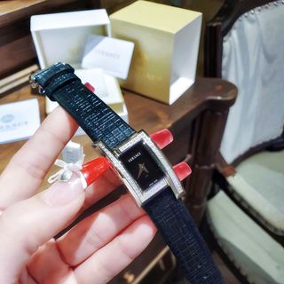 ĐỒNG HỒ NỮ CAO CẤP VERSAT DÂY DA VÂN MẶT CHỮ NHẬT NIỀNG ĐÁ
