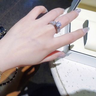 SALE BỎ MẪU ĐỒNG HỒ NỮ THỜI TRANG TRANEL DÂY NGỌC TRAI ĐÍNH NƠ XINH
