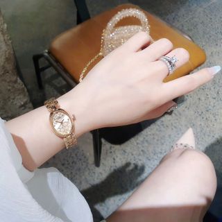 SALE BỎ MẪU ĐỒNG HỒ NỮ THỜI TRANG COAT LẮC MẶT OVAN HOA VĂN