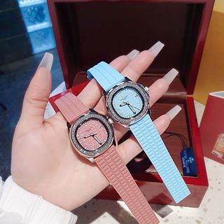 ĐỒNG HỒ NỮ CAO CẤP PHATEK NAUTILUS MẶT VUÔNG CAO SU