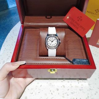 ĐỒNG HỒ NỮ CAO CẤP PHATEK NAUTILUS MẶT VUÔNG CAO SU