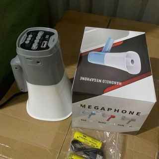 Loa phóng thanh Megaphone918L (Có bluetooth,thẻ nhớ,usb, kèm 2 viên pin)