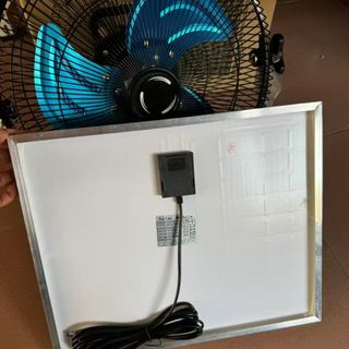 Quạt tích điện năng lượng mặt trời