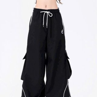 Quần Jogger Nam Nữ, Quần Ống Rộng Unisex Vải Dù Logo Thêu Phối Dây Rút Sọc 2 Bên Sườn