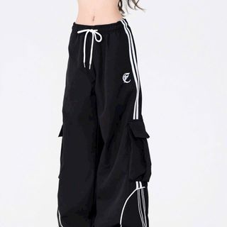 Quần Jogger Nam Nữ, Quần Ống Rộng Unisex Vải Dù Logo Thêu Phối Dây Rút Sọc 2 Bên Sườn
