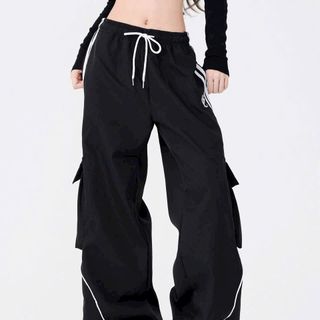 Quần Jogger Nam Nữ, Quần Ống Rộng Unisex Vải Dù Logo Thêu Phối Dây Rút Sọc 2 Bên Sườn