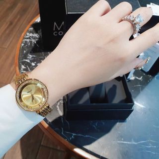SALE BỎ MẪU ĐỒNG HỒ NỮ THỜI TRANG CHOBARD MẶT VIỀN HỘT VÀ TRÁNG GƯƠNG