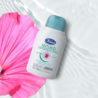 Dung Dịch Vệ Sinh Venus Intimo Ultra Delicato Hoa Cẩm Quỳ, Nhập Khẩu ITALIA, Hộp 200ml