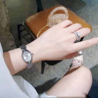SALE BỎ MẪU ĐỒNG HỒ NỮ THỜI TRANG COAC LẮC MẶT OVAN HOA VĂN