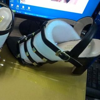 Giày Sandal Cao Gót Đinh Tán
