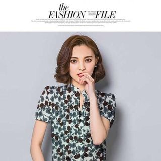 Áo sơ mi hoa bi nền trắng tay ngắn cổ trụ sale 85.000đ