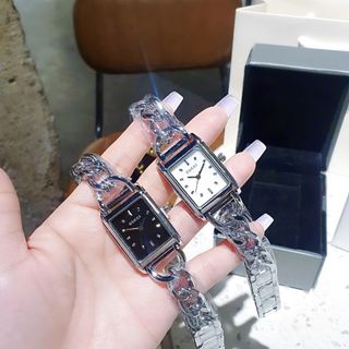 SALE BỎ MẪU ĐỒNG HỒ NỮ THỜI TRANG GUCHI MẶT CHỮ NHẬT DÂY LẮC
