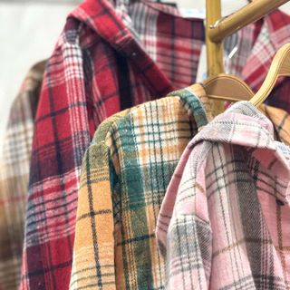 Áo Sơ Mi Dài Tay Flannel Dày Mịn Họa Tiết Kẻ Caro Có Mũ Form Nam Nữ Unisex