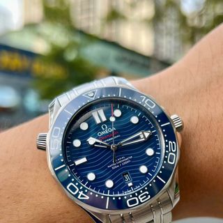 * Hàng Trung cấp * . Omega Seamaster, dây đúc thép 904L . Size 41mm . Thép 904L , chống nước chống xước