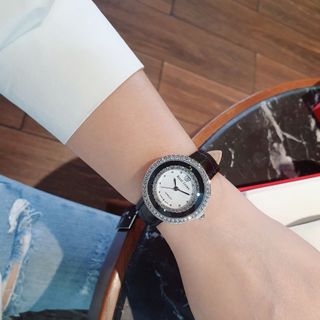 SALE BỎ MẪU ĐỒNG HỒ NỮ THỜI TRANG RODAL DÂY DA ĐEN TRÁNG GƯƠNG