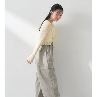 Áo khoác mỏng đi biển nữ phong cách Hàn – Dáng lửng buộc nơ siêu tôn da, lên ảnh rực rỡ