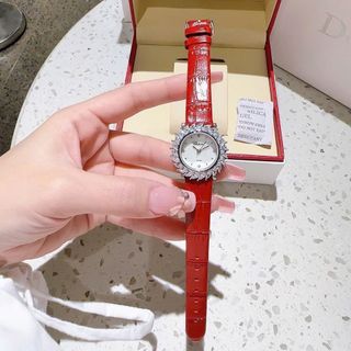 SALE BỎ MẪU ĐỒNG HỒ NỮ TRUNG CẤP DA CHOBARD HOA VIỀN ĐÁ