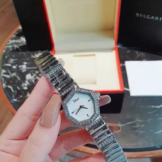 SALE BỎ MẪU ĐỒNG HỒ NỮ THỜI TRANG ĐIOR LỤC GIÁC