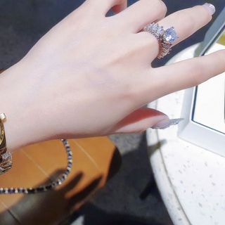 SALE BỎ MẪU ĐỒNG HỒ NỮ THỜI TRANG MICHAEL K LẮC DÂY ĐÁ ĐÍNH HỘT