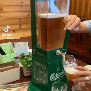 THÁP BIA CARLSBERG XOAY 360°