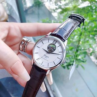 ĐỒNG HỒ NAM CƠ THỤY SĨ TISỚT DÂY DA KÍNH SAPHIRE LỘ MÁY MẶT TRẮNG VIỀN BẠC