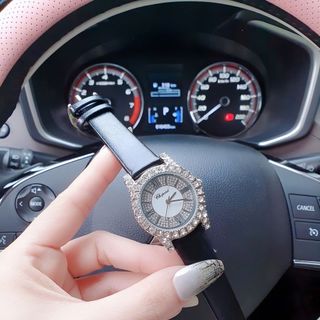 SALE BỎ MẪU ĐỒNG HỒ NỮ THỜI TRANG CHOBARD DÂY DA VIỀN HỘT