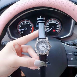 SALE BỎ MẪU ĐỒNG HỒ NỮ THỜI TRANG CHOBARD DÂY DA VIỀN HỘT