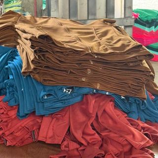 HÀNG THANH LÝ ÔM LÔ GIÁ HỜI. Lô 2000 hàng áo chống nắng Chất umi 2 da 2size Từ 45-75 kg ( HÀNG THANH LÝ SL CÓ HẠNG )