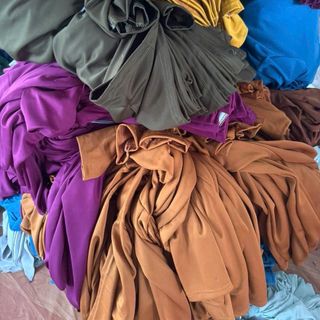 HÀNG THANH LÝ ÔM LÔ GIÁ HỜI. Lô 2000 hàng áo chống nắng Chất umi 2 da 2size Từ 45-75 kg ( HÀNG THANH LÝ SL CÓ HẠNG )