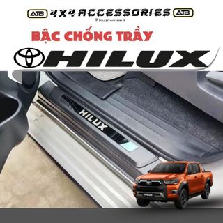 Ốp Bậc Cửa Xe, Dán Bậc Lên Xuống Xe Ô Tô Toyota Hilux 2015 - 2025 Phụ Kiện Bán Tải Nhựa ABS Cao Cấp Chuẩn Form