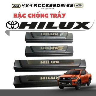 Ốp Bậc Cửa Xe, Dán Bậc Lên Xuống Xe Ô Tô Toyota Hilux 2015 - 2025 Phụ Kiện Bán Tải Nhựa ABS Cao Cấp Chuẩn Form