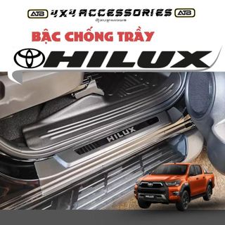 Ốp Bậc Cửa Xe, Dán Bậc Lên Xuống Xe Ô Tô Toyota Hilux 2015 - 2025 Phụ Kiện Bán Tải Nhựa ABS Cao Cấp Chuẩn Form