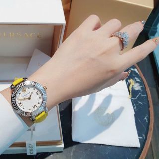 ĐỒNG HỒ NỮ CAO CẤP VERXACE DÂY DA MẶT TRÒN