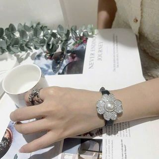 ĐỒNG HỒ NỮ CHÍNH HÃNG SCOTTIE DÂY DA MẶT HOA NẮP MỞ FULLBOX