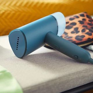 Bàn ủi hơi nước cầm tay Philips STH3000/20