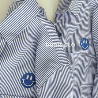 Áo sơ mi kẻ sọc nữ form rộng kiểu basic Hàn Quốc cao cấp thêu logo Mặt Cười