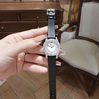 ĐỒNG HỒ NỮ CAO CẤP CHOBARD DÂY DA LỤA VIỀN HỘT XOÀN NHÂN TẠO