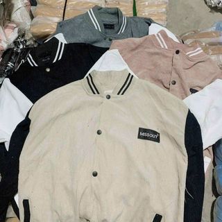 Áo Khoác Bomber thêu logo Missout , Chất Vải Nhung tăm form rộng Phong Cách Trẻ Trung Nam Nữ