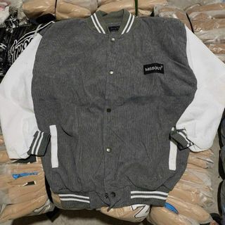 Áo Khoác Bomber thêu logo Missout , Chất Vải Nhung tăm form rộng Phong Cách Trẻ Trung Nam Nữ
