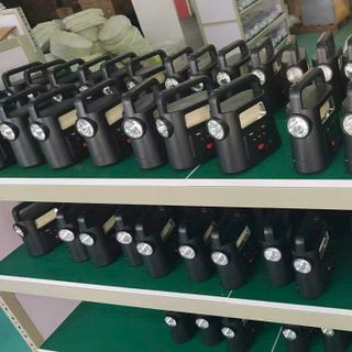Đèn đa năng năng lượng mặt trời